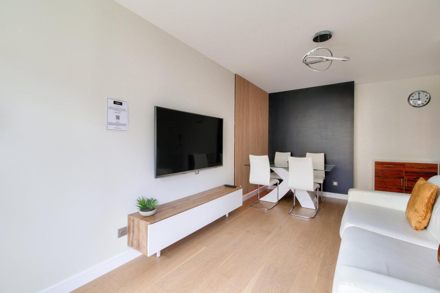 123Home - Suite & Spa Xl Montevrain Luaran gambar