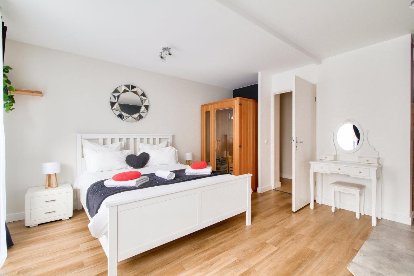 123Home - Suite & Spa Xl Montevrain Luaran gambar